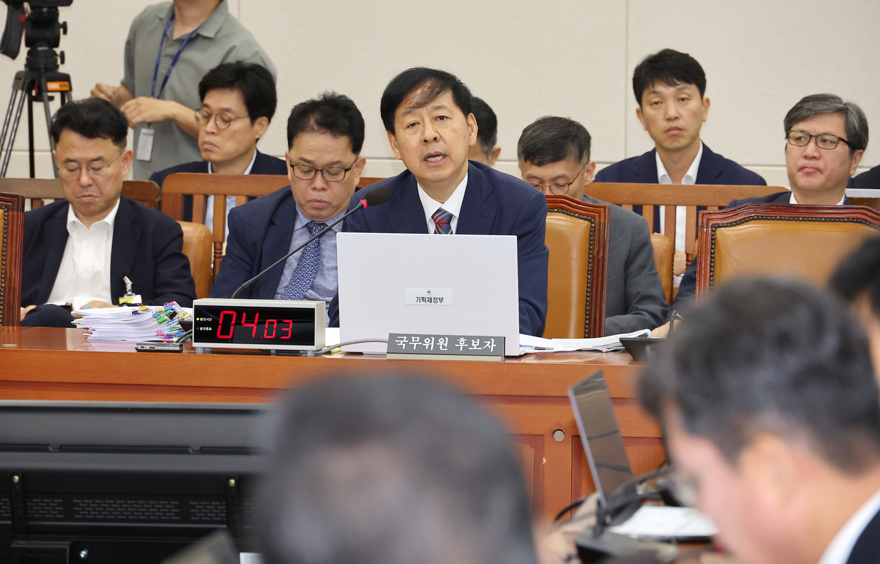 구윤철 경제부총리 겸 기획재정부 장관 후보자가 17일 국회 기획재정위원회에서 열린 인사청문회에서 의원 질의에 답변하고 있다. [연합]