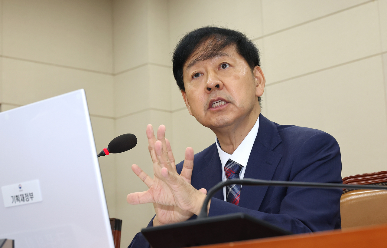 구윤철 경제부총리 겸 기획재정부 장관 후보자가 17일 국회 기획재정위원회에서 열린 인사청문회에서 의원 질의에 답변하고 있다. [연합]