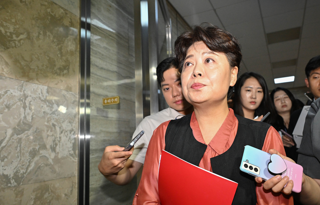 윤희숙 국민의힘 토토사이트 공지원장이 17일 오전 서울 여의도 국회에서 열린 비상대책위원회를 마친 뒤 이동하고 있다. 임세준 기자