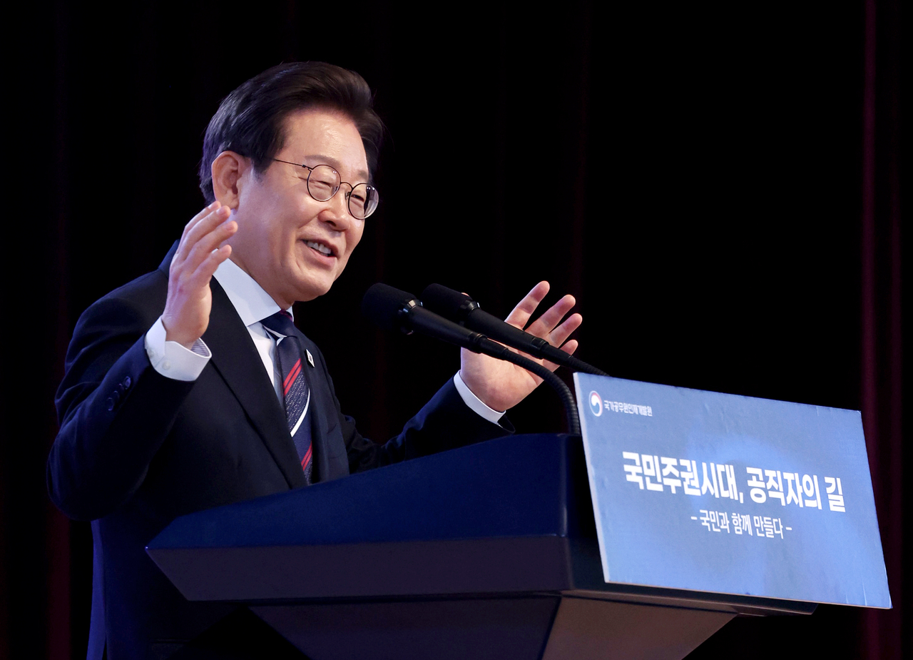 President Lee Jae Myung gives a lecture to a group of newly recruited public officials at the National Human Resources Development Institute in Jincheon, North Chungcheong Province, in central South Korea, on Monday. (Yonhap)