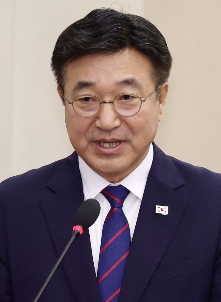 [서울=뉴시스] 조성봉 기자 = 윤호중 행정스포츠토토 베팅샵부 장관 후보자가 18일 서울 여의도 국회 행정스포츠토토 베팅샵위원회에서 열린 인사청문회에서 모두 발언을 하고 있다. 2025.07.18. suncho21@newsis.com