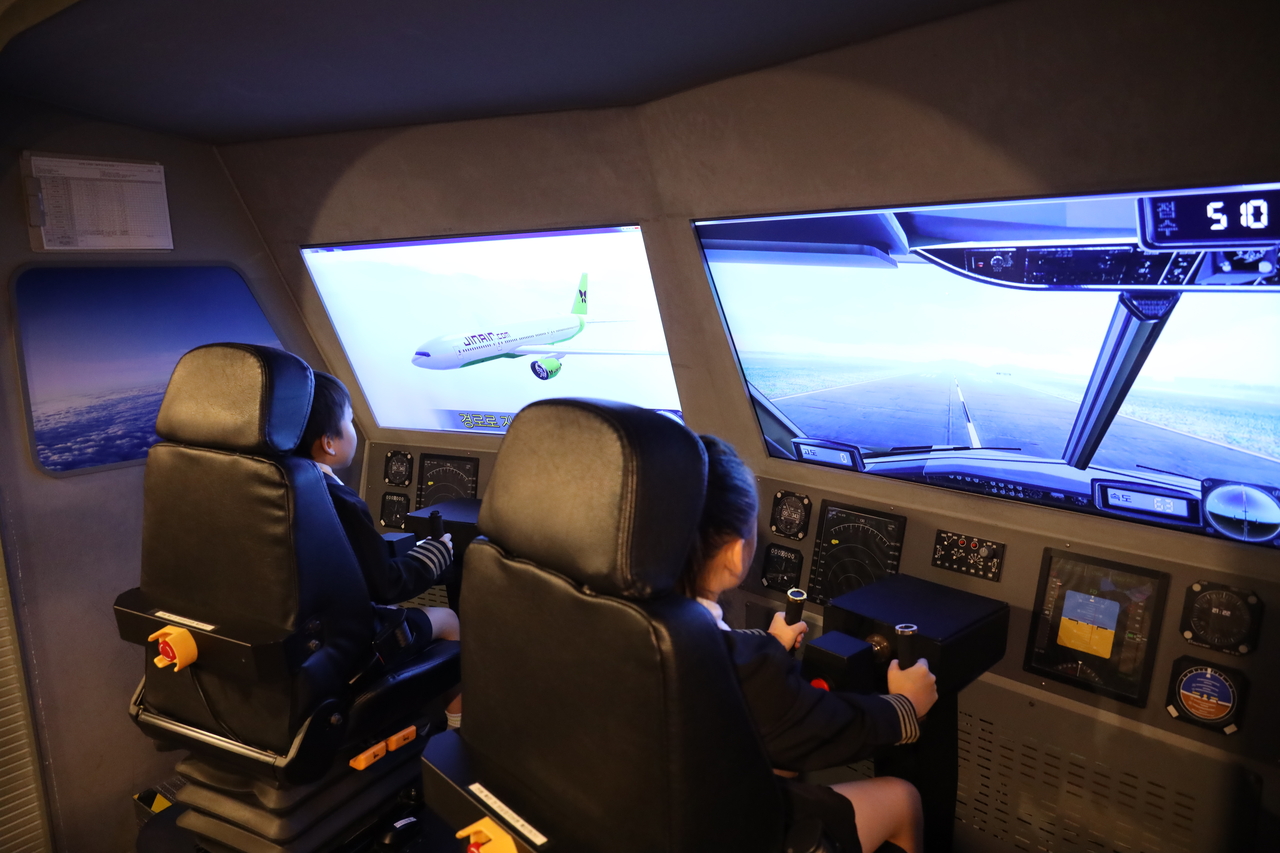 꿈을 향한 날개 펼쳐요”…진에어, 키자니아 부산에서 어린이 위한 직업 체험 기회 제공 - 헤럴드경제