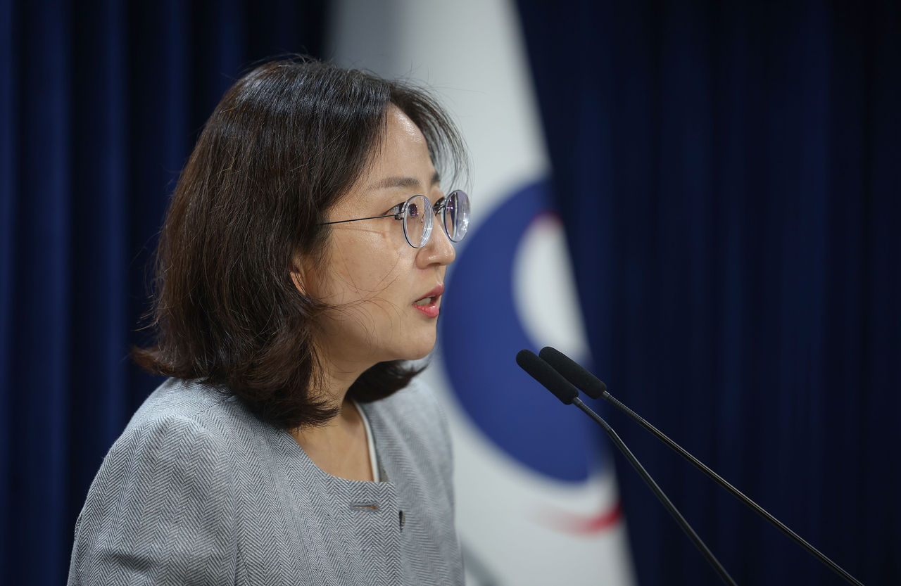 Chang Yoon-jeong, deputy spokesperson at the Unification Ministry,  speaks during a press briefing held at the Seoul Government Complex on Friday. Yonhap