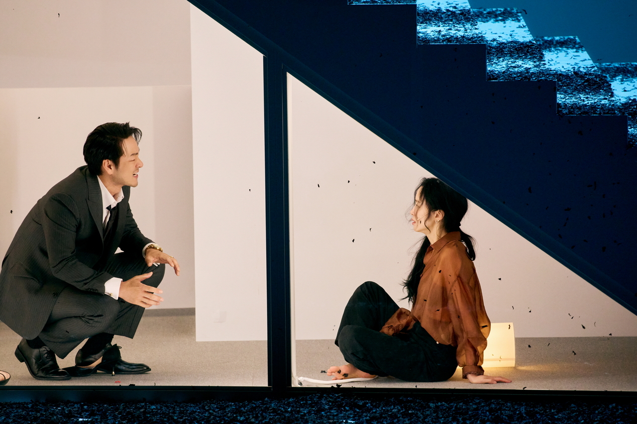 Jeon Do-yeon (right) and Park Hae-soo perform in Simon Stone's "The Cherry Orchard." (LG Arts Center)