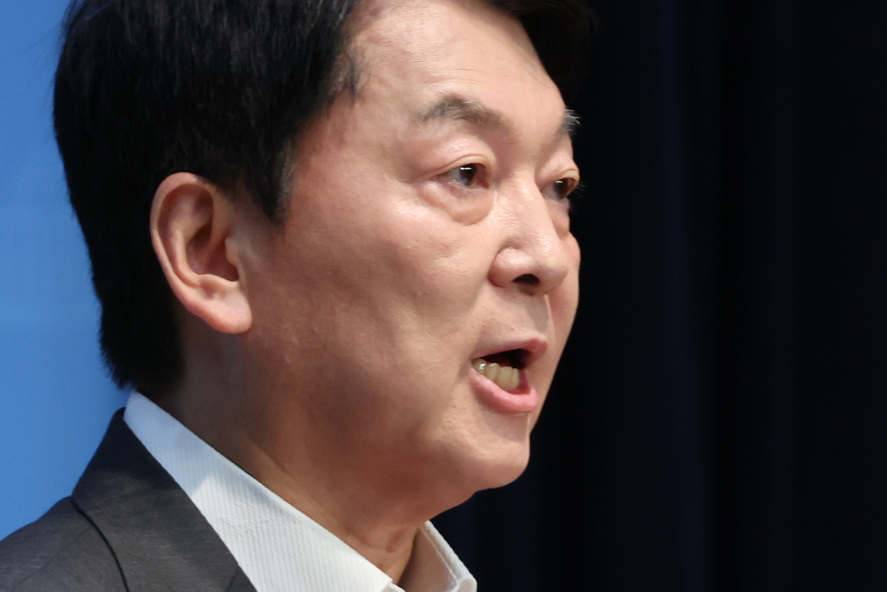 안철수 국민의힘 의원이 지난 7일 국회에서 혁신위원장 사퇴와 전당대회 출마 의사를 밝히는 기자회견을 하고 있다. [연합]