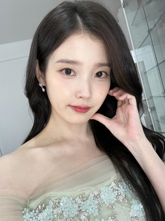 사진=아이유 채널