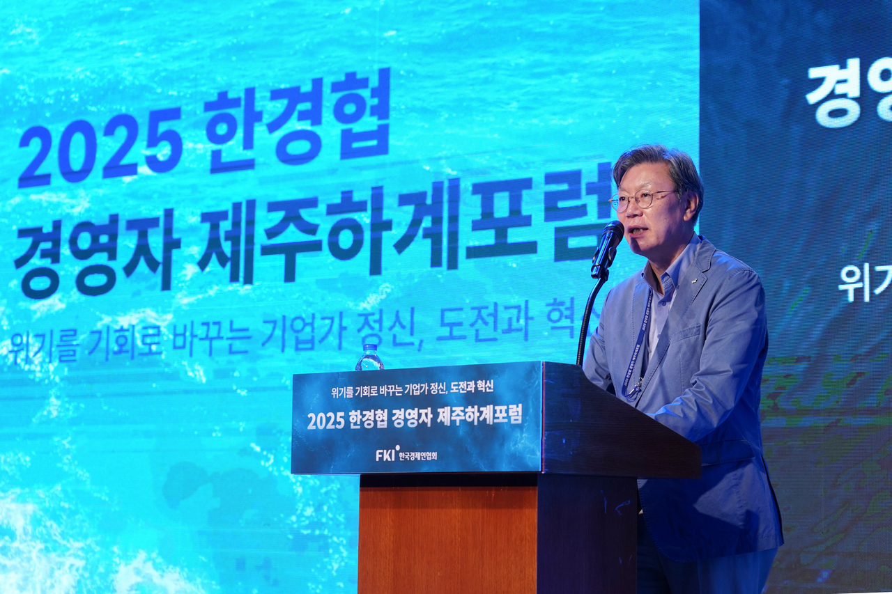 김창범 한국경제인협회 부번화가 토토사이트이 19일 제주 롯데호텔에서 열린 ‘2025 한경협 CEO 제주하계포럼’에서 폐회사를 하고 있다. [한국경제인협회 제공]