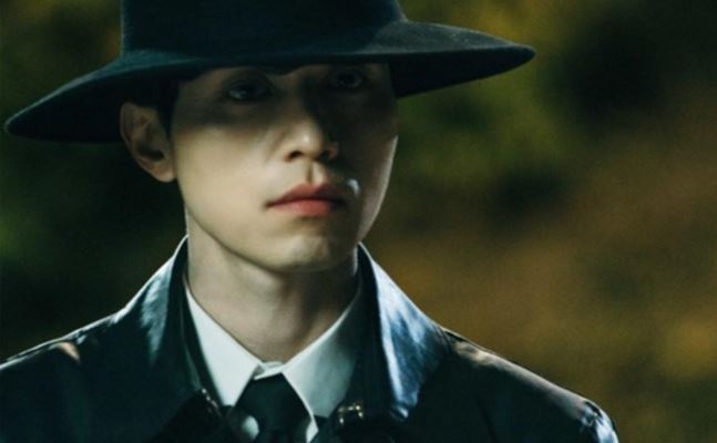 Lee Dong-wook stars as a grim reaper in hit tvN drama "Guardian: The Lonely and Great God." (tvN )