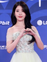 ‘When Life Gives You Tangerines’ sweeps Blue Dragon Series Awards