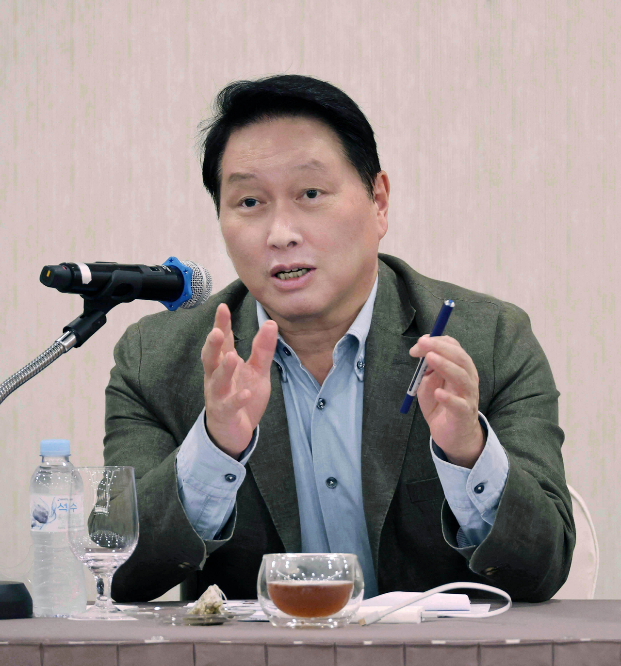 Chey Tae-won, chairman of the Korea Chamber of Commerce and Indusattempt and SK Group, speaks to reporters during a press conference held on the sidelines of the KCCI summer forum in Gyeongju, North Gyeongsang Province, Thursday. (KCCI)