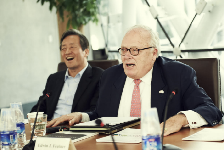 Edwin J. Feulner (right), founder and former president of The Heritage Foundation, and Chung Mong-joon, honorary chair of Asan Institute for Policy Studies, attend a seminar in Seoul in this undated photo. (Asan Institute for Policy Studies)