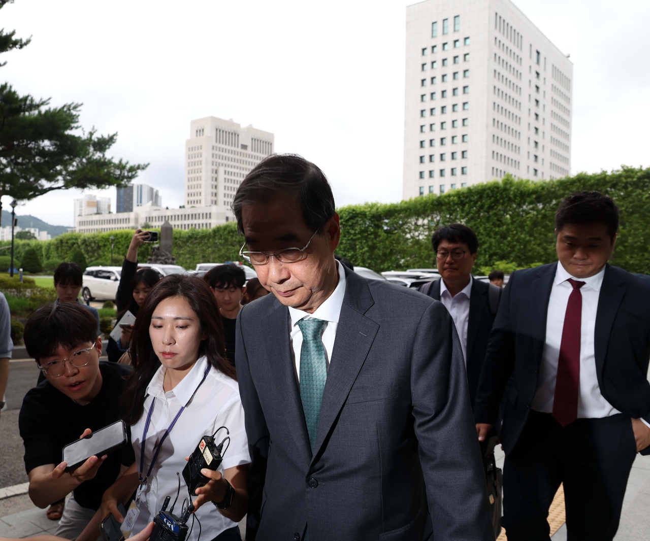 한덕수 전 국무총리가 2일 오전 서울 서초구 서울고검에 마련된 내란특검 사무실로 출석하고 있다. 토토사이트 주인공 가입섭 기자