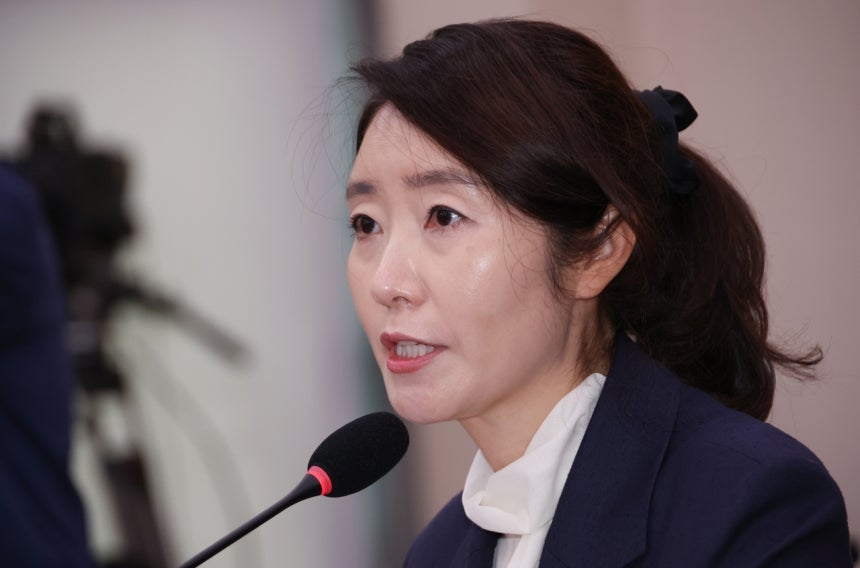 강선우 여성가족부 토토사이트 위치 후보자가 14일 서울 여의도 국회 여성가족위원회에서 열린 인사청문회에서 질문에 답하고 있다. [연합]