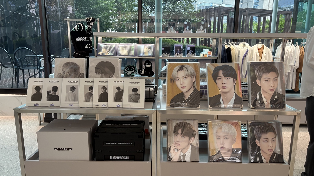 18일 방문한 신세계면세점 명동점 매장 내 ‘스페이스 오브 BTS’. 신현주 기자