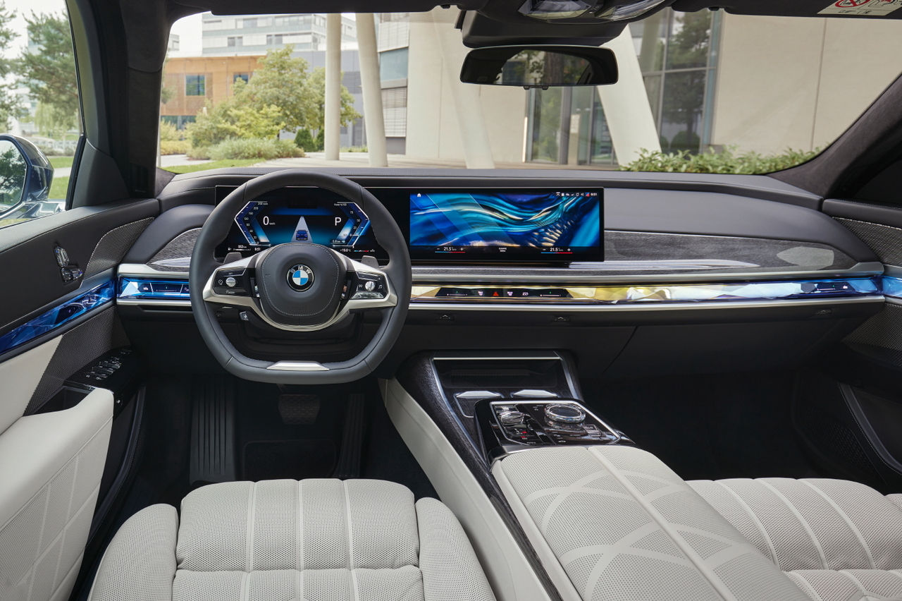 The interior of the new BMW 740d xDrive, the diesel variant of the 7 Series (BMW Korea)