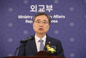 New foreign minister puts peace on Korean Peninsula first