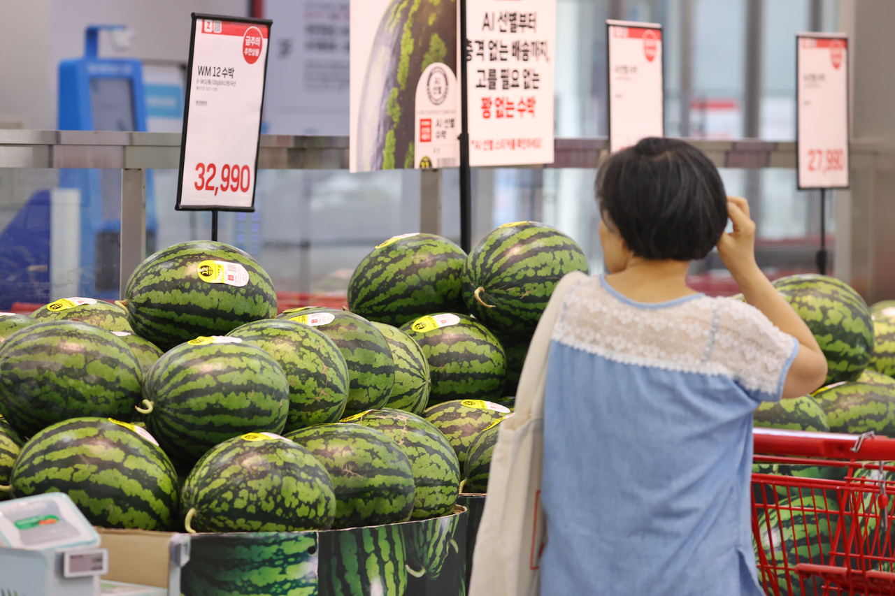 A person shops for groceries at a supermarket in Seoul on Monday. (Yonhap)