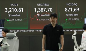 Seoul shares end higher on extended foreign buying