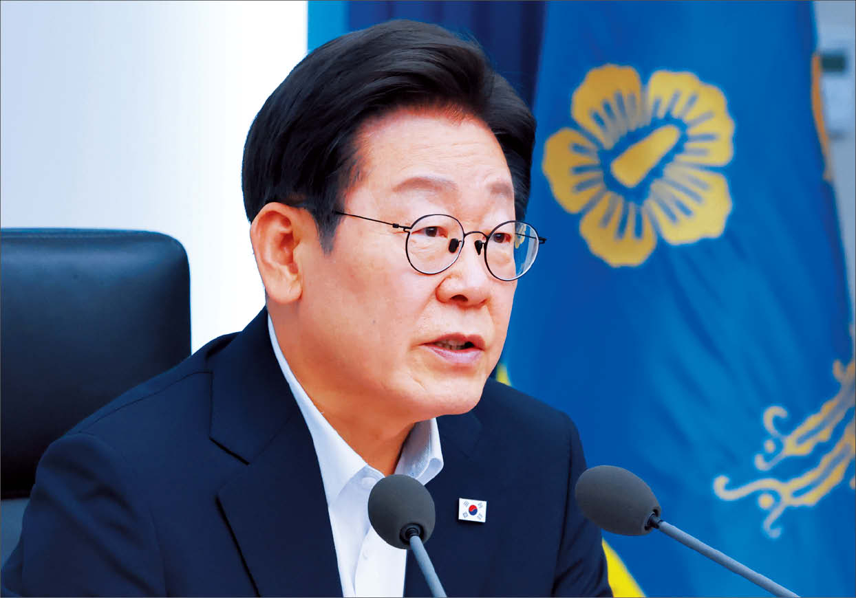 이재명 비트코인 스포츠토토이 17일 서울 용산 비트코인 스포츠토토실 청사에서 열린 4차  수석·보좌관 회의에서 발언하고 있다.  [연합]
