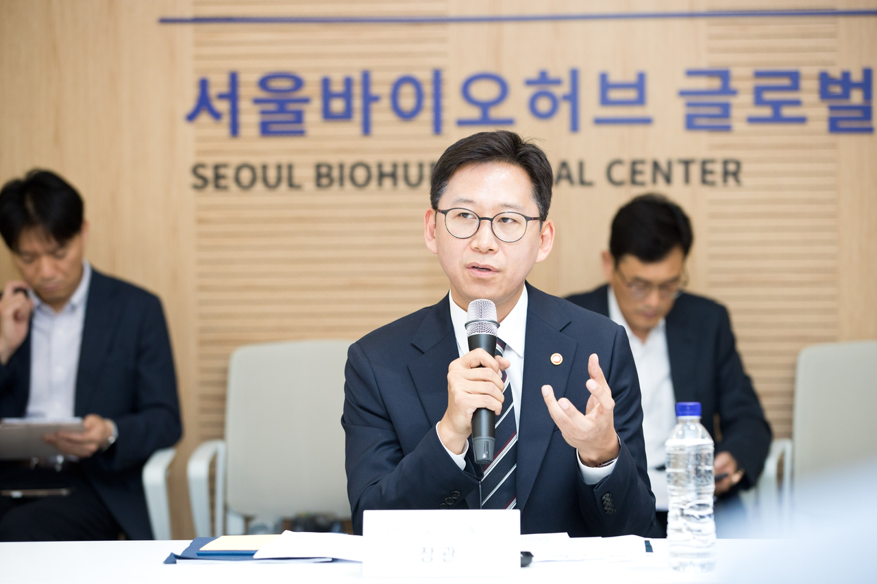 배경훈 과학기술정보통신부 장관이 21일 오후 서울 동대문구 서울3x3 토토사이트허브에서 열린
‘인공지능(AI) 3x3 토토사이트 전문가 간담회’ 에서 인사말을 하고 있다.[과기정통부 제공]