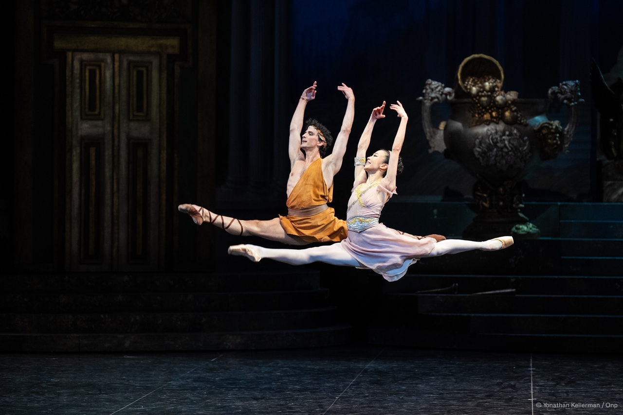 Park Sae-eun (right) in "Sylvia" (Paris Opera Ballet)