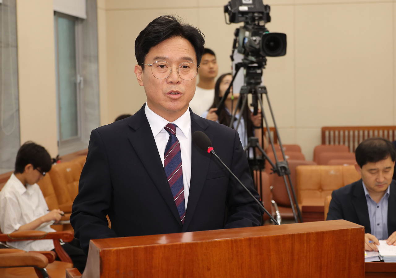 김영훈 고용노동부 장관 토토사이트 위키가 16일 서울 여의도 국회 환경노동위원회에서 열린 인사청문회에서 발언하고 있다. [연합]