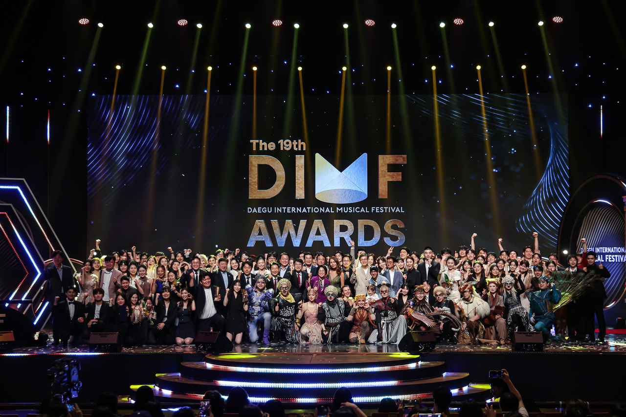 Actors and creative staff pose for photos after the 19th Daegu International Musical Festival Awards ceremony on Monday at the Daegu Opera House in Daegu. (DIMF)