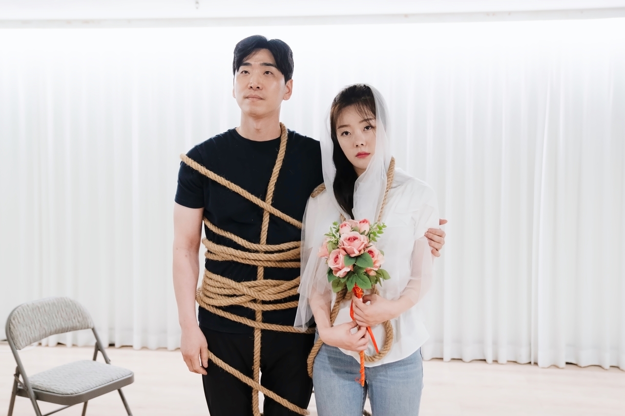 Bass Baritone Han Hae-yeol (left) and soprano Lee Sang-eun perform during a rehearsal of "A Story of Man and Wife" in Gangnam-gu, Seoul, on June 27. (OPUS)