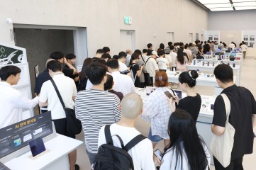 “50% 할인에도 하루 1대도 안팔려” 망할 줄 알았더니… 난리난 ‘접는폰’ 도라에몽토토