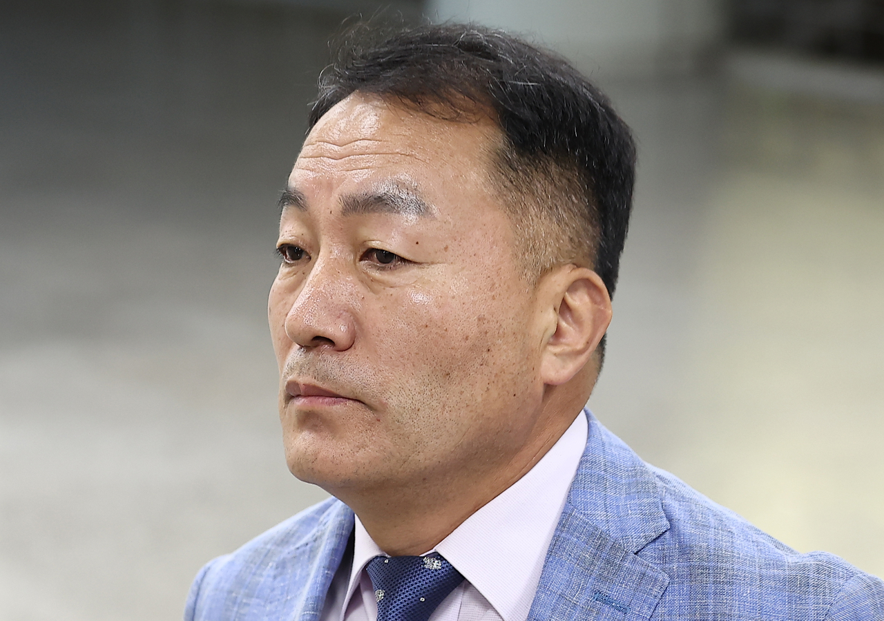 Former Marine Corps Commandant Lt. Gen. Kim Kye-hwan arrives at the Seoul Central District Court to attend his arrest warrant hearing on Tuesday. (Yonhap)