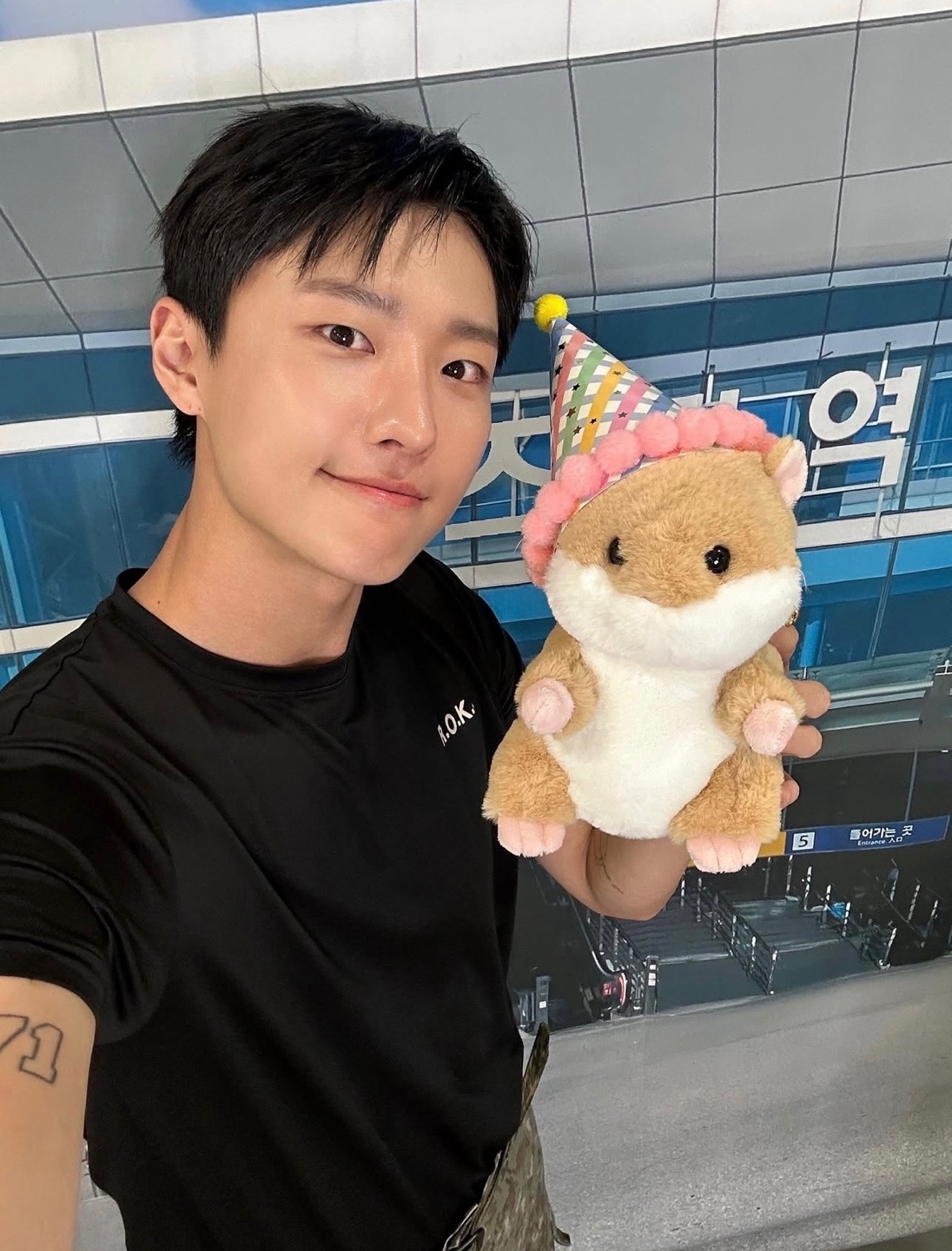 이미지 출처=우즈 공식 인스타그램