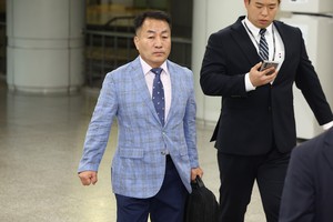 Ex-Marine chief appears for arrest warrant hearing