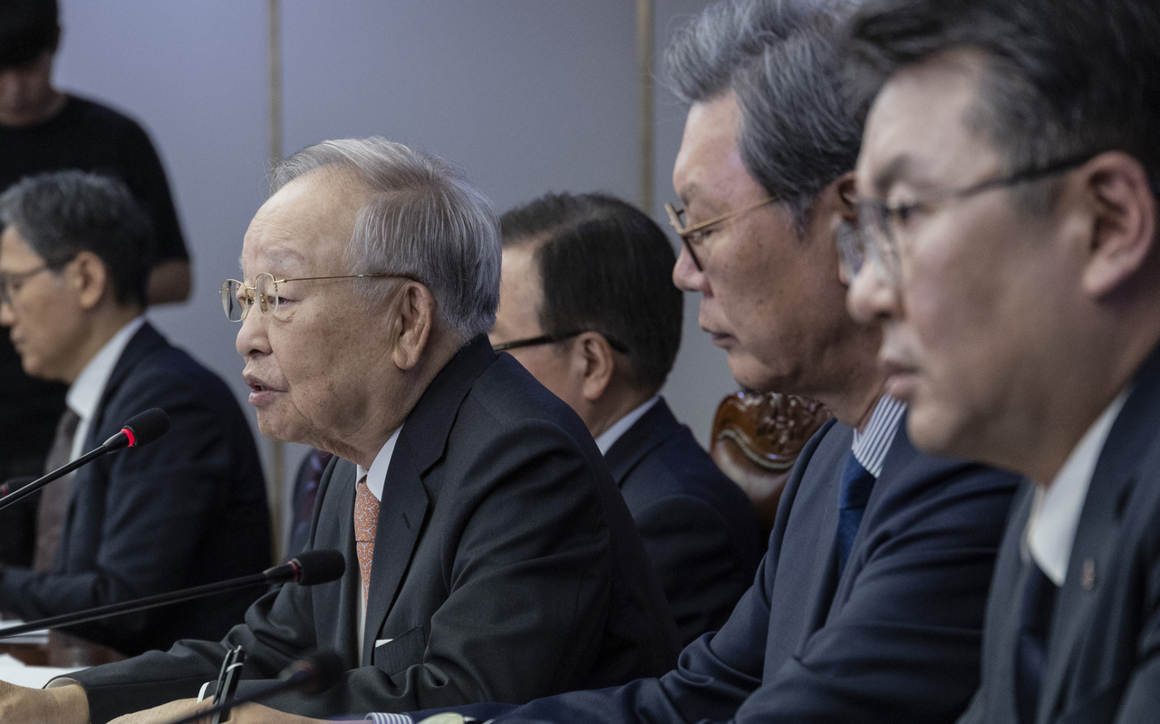 14일 서울 마포구 한국경영자총협회에서 열린 더불어민주당 환노위ㆍ경제 6단체 번화가 토토사이트 정책간담회에서 손경식 경총 회장이 노조법 개정과 관련한 경제단체의 입장을 말하고 있다. [연합]