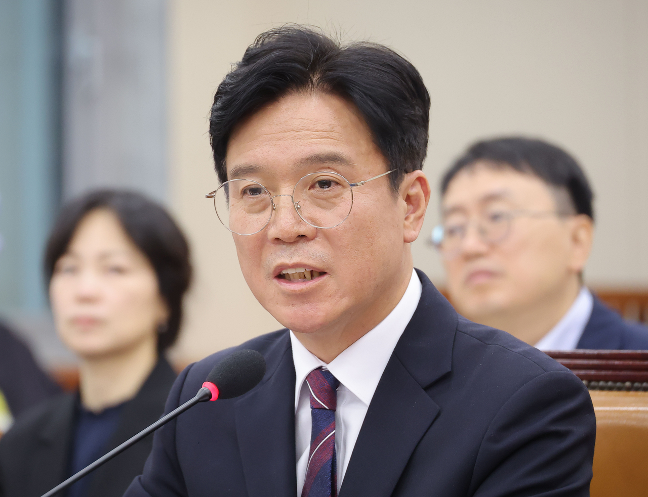 김영훈 고용번화가 토토사이트부 장관 후보자가 16일 서울 여의도 국회 환경번화가 토토사이트위원회에서 열린 인사청문회에서 의원 질의에 답변하고 있다. [연합]