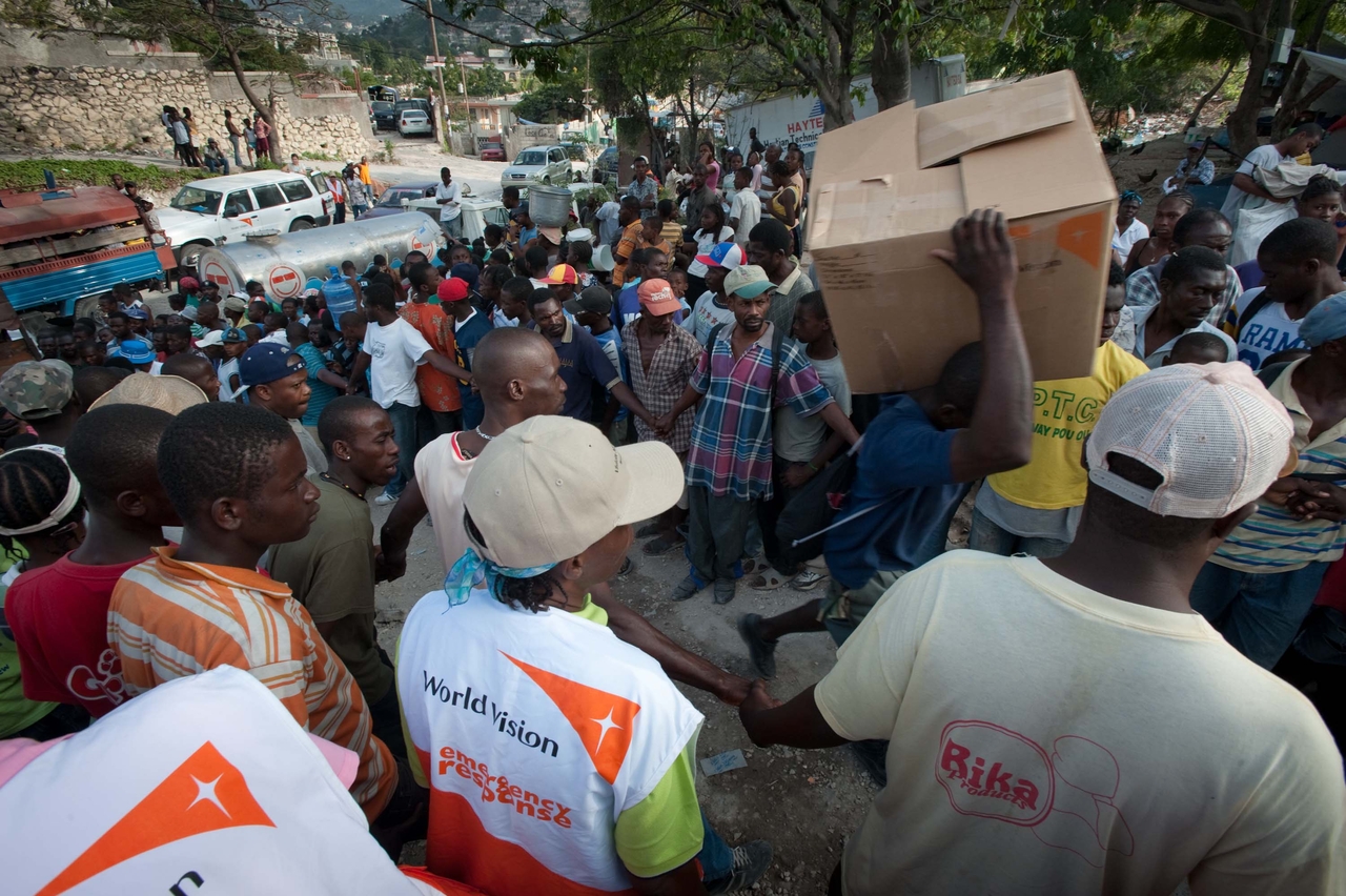 World Vision delivers emergency supplies at an earthquake-stricken site in Republic of Haiti. (World Vision)