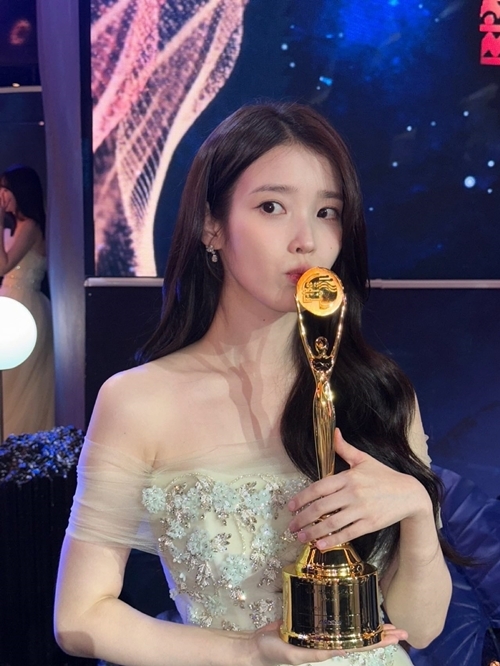 사진=아이유 채널