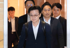 Industry minister heads to Washington for trade talks with US counterparts