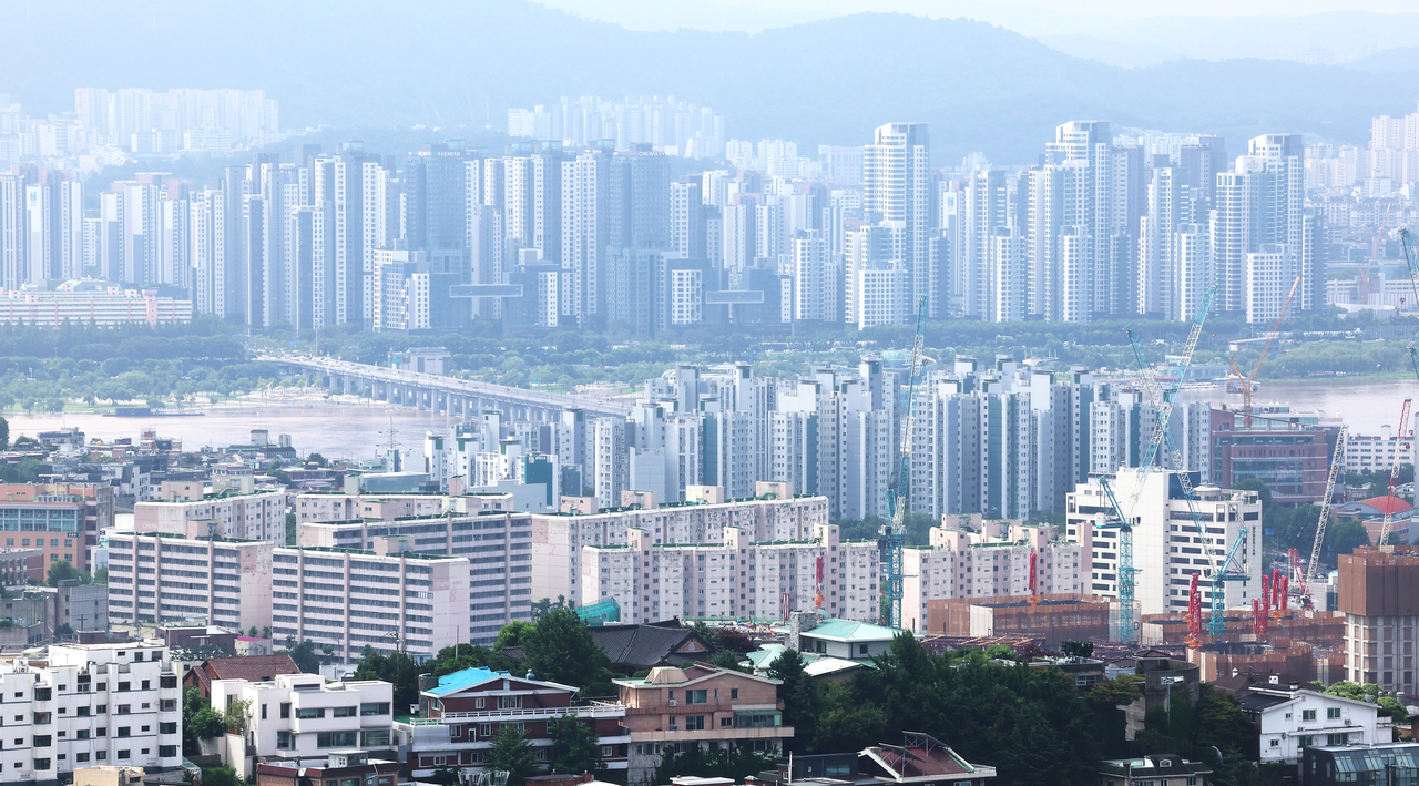 서울 남산 전망대에서 바라본 아파트 밀집지역의 모습 [연합]