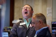 트럼프 AI 야심작 ‘스타게이트’ 난항에 반도체株 ‘뚝’…S&P500은 또 ‘사상 최고가’ [투자360]