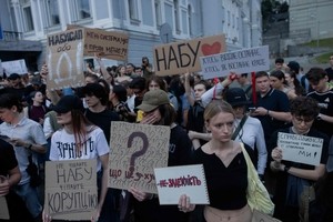 Ukraine curbs anti-corruption agencies, sparking rare protests