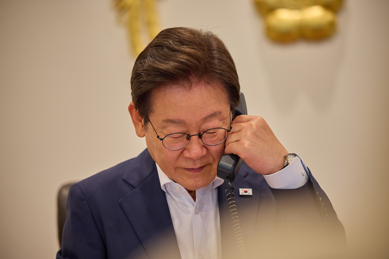 President Lee Jae Myung held phone talks Wednesday with Kazakhstan's president and discussed ways to enhance bilateral cooperation. (Yonhap)