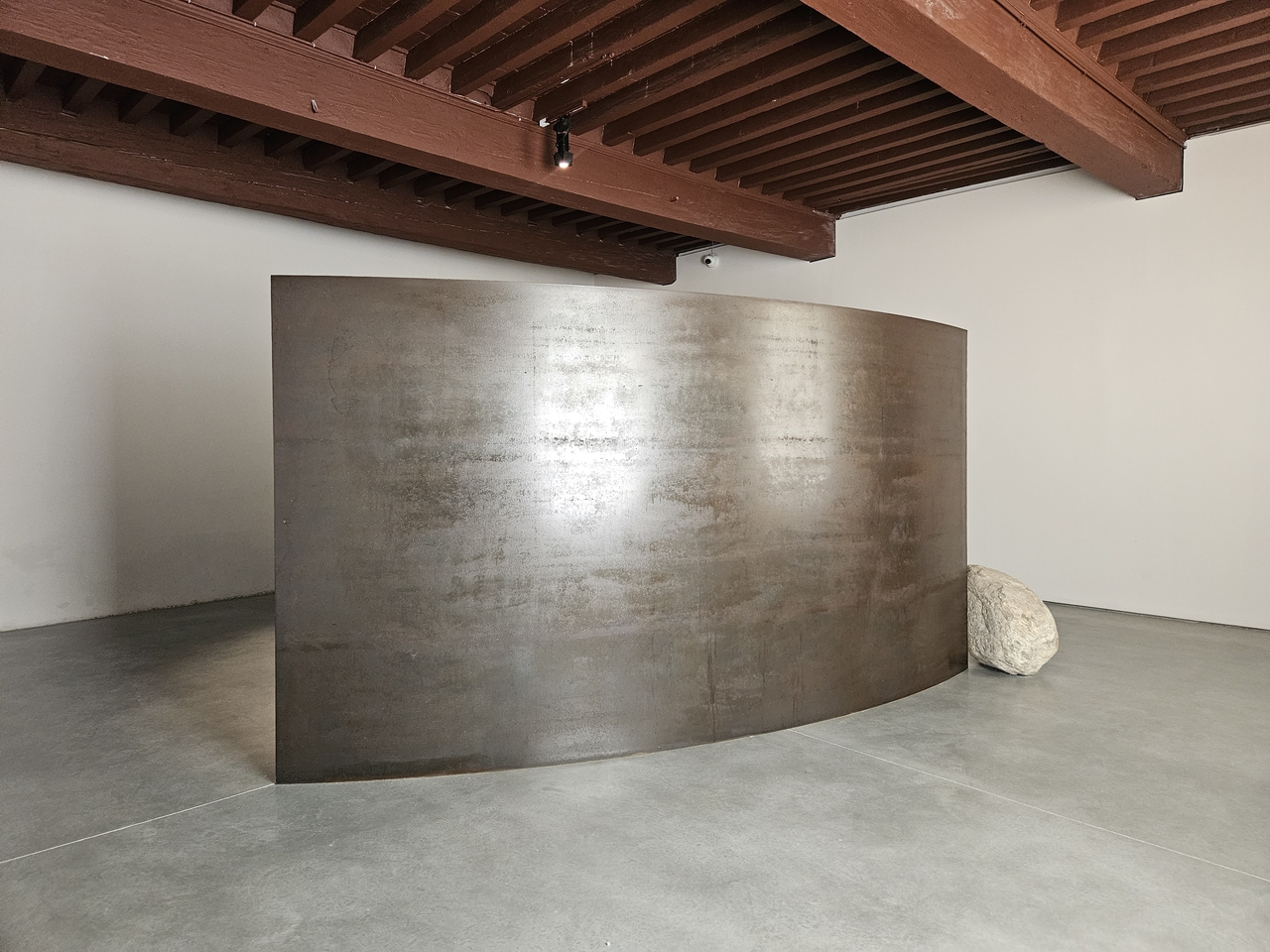 Installation view of Lee Ufan's “Relatum – The Stage” at  Lee Ufan Arles (Park Yuna/The Korea Herald)