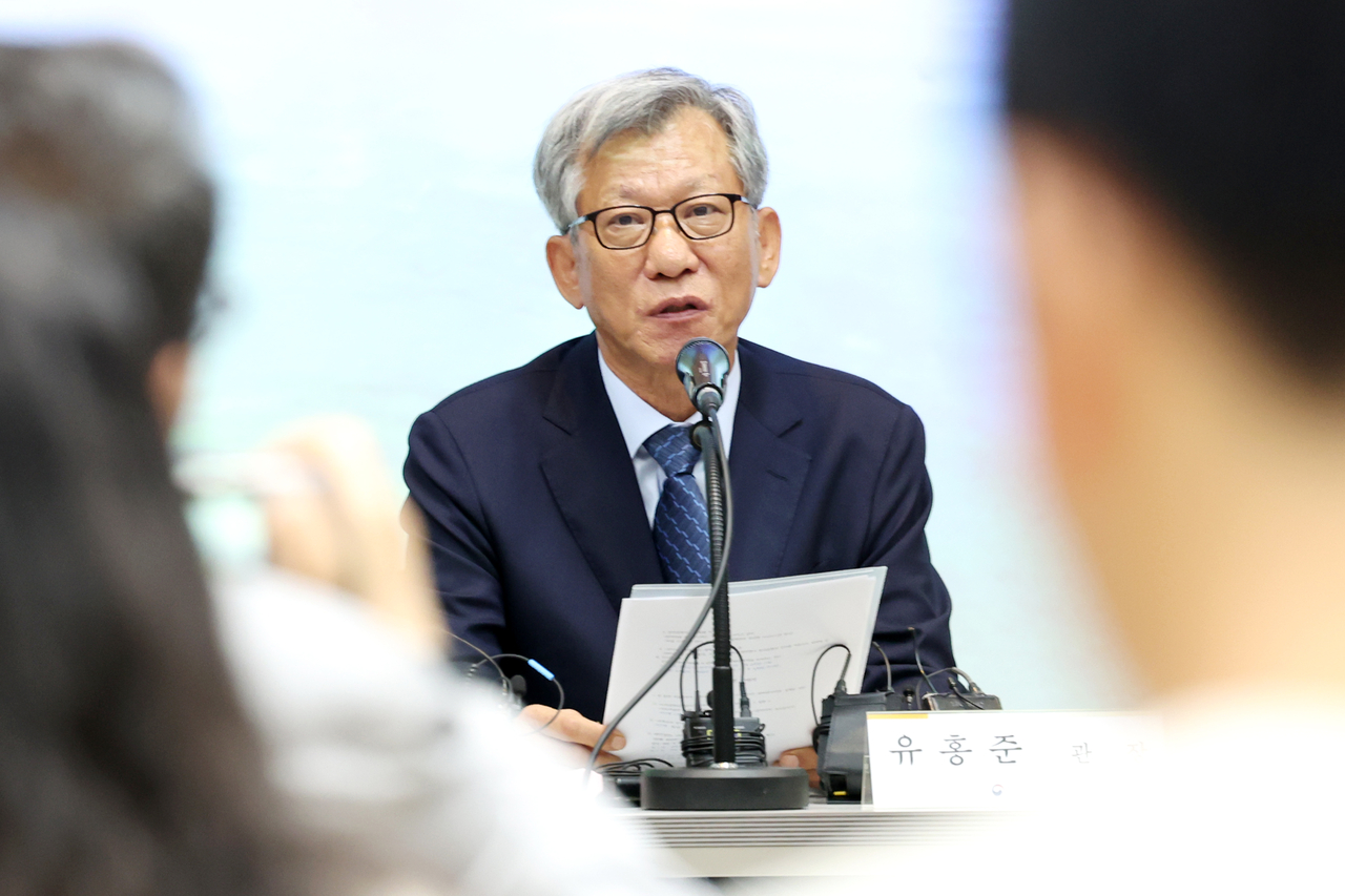 유홍준 신임 국립중앙박물관 토토사이트 바코드이 24일 서울 용산구 국립중앙박물관에서 기자간담회를 하고 있다. [뉴시스]