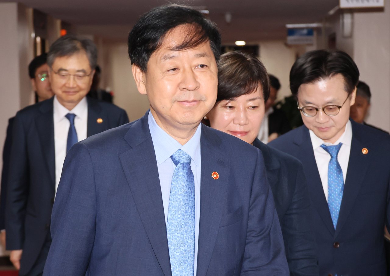 Finance Minister Koo Yun-cheol (front), who doubles as the deputy prime minister for economic affairs, attends a meeting of related ministers on international economic policies at the government complex in Seoul on Tuesday. (Yonhap)