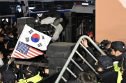 서부지법 난동 구속 60대 항소심서 풀려났다…“반성문을 믿는다” 집행유예 감형 [세상&]