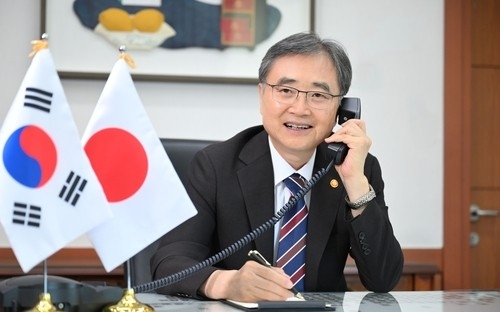 Foreign Minister Cho Hyun speaks during a phone call with his Japanese counterpart, Takeshi Iwaya, on Thursday. (Yonhap)