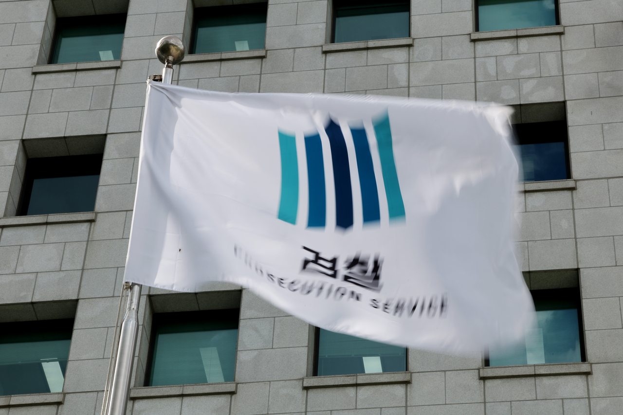 This photo shows a flag representing the Supreme Prosecutors' Office at the headquarters of it in Seoul on July 1. (Yonhap)