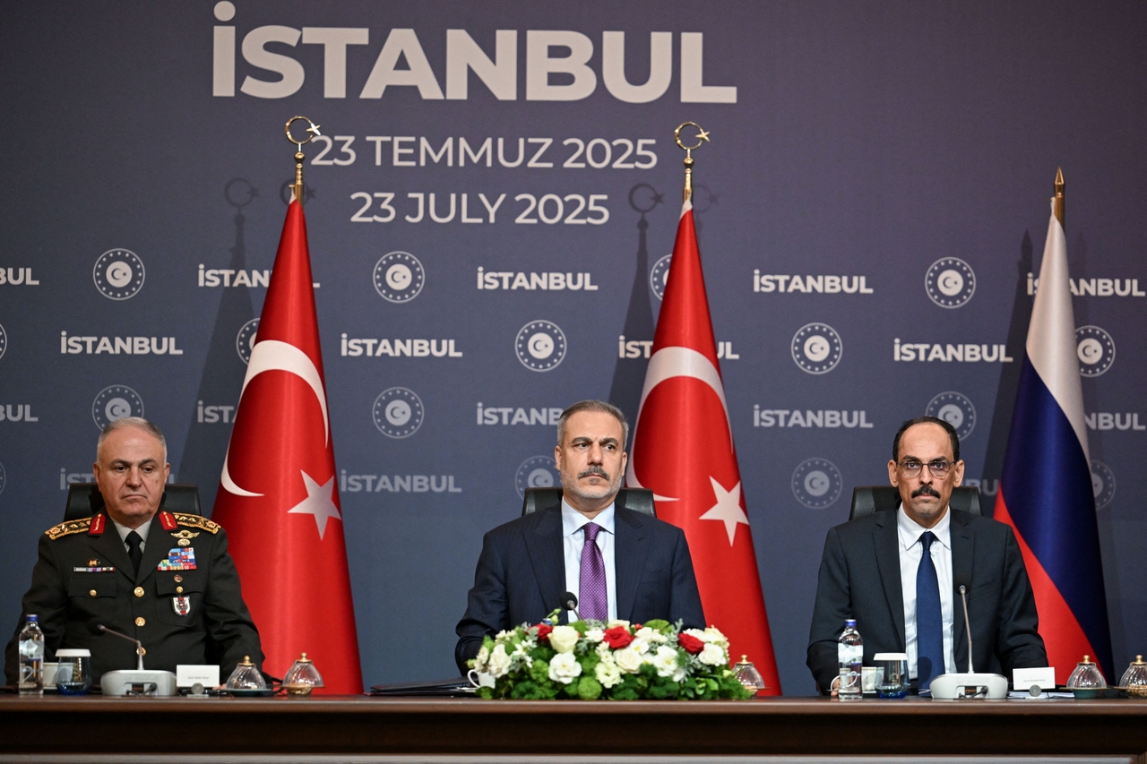 From left: Members of Turkish delegation, Chief of Turkish General Staff General Metin Gurak, Turkey's Foreign Minister Hakan Fidan and head of Turkish Intelligence Ibrahim Kalin attend the third round of talks between Russia and Ukraine at the Ciragan Palace in Istanbul on Wednesday. (AFP-Yonhap)