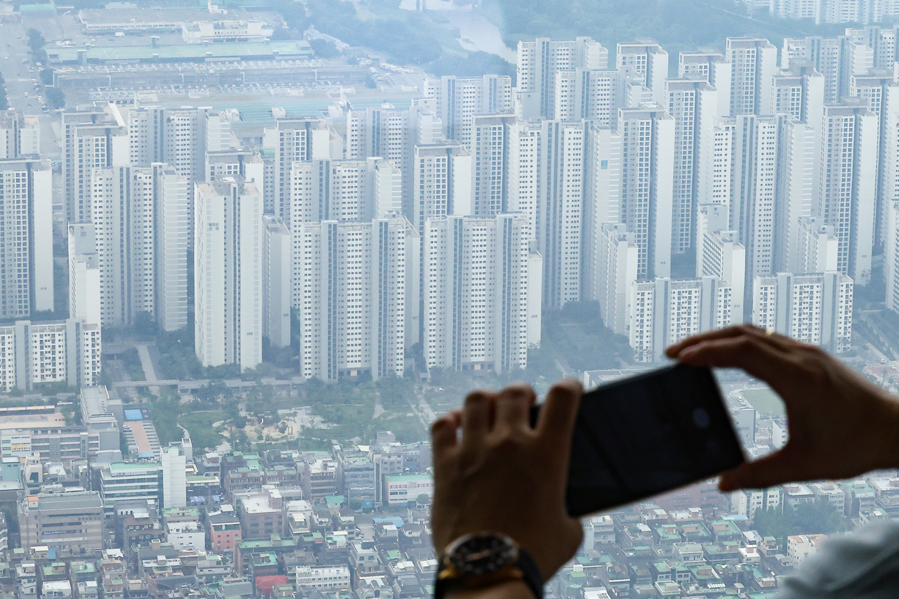 This photo taken on July 6, shows apartment buildings in Seoul viewed from the Seoul Sky observatory. (Yonhap)