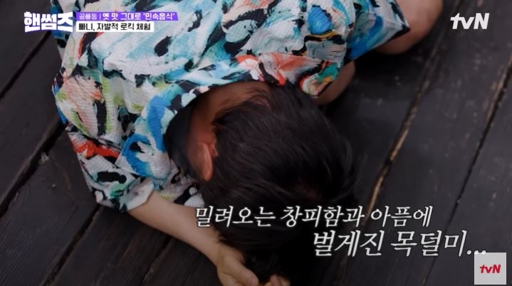 지난 24일 방송한 tvN 예능 프로그램 ‘핸썸가이즈’에서 멤버 차태현·김동현·이이경·신승호·오상욱이 게스트 여행유튜버 ‘토토사이트 확인’과 함께 서울 공릉동 식당을 찾았다. [사진=tvN ‘핸썸가이즈’ 캡처]
